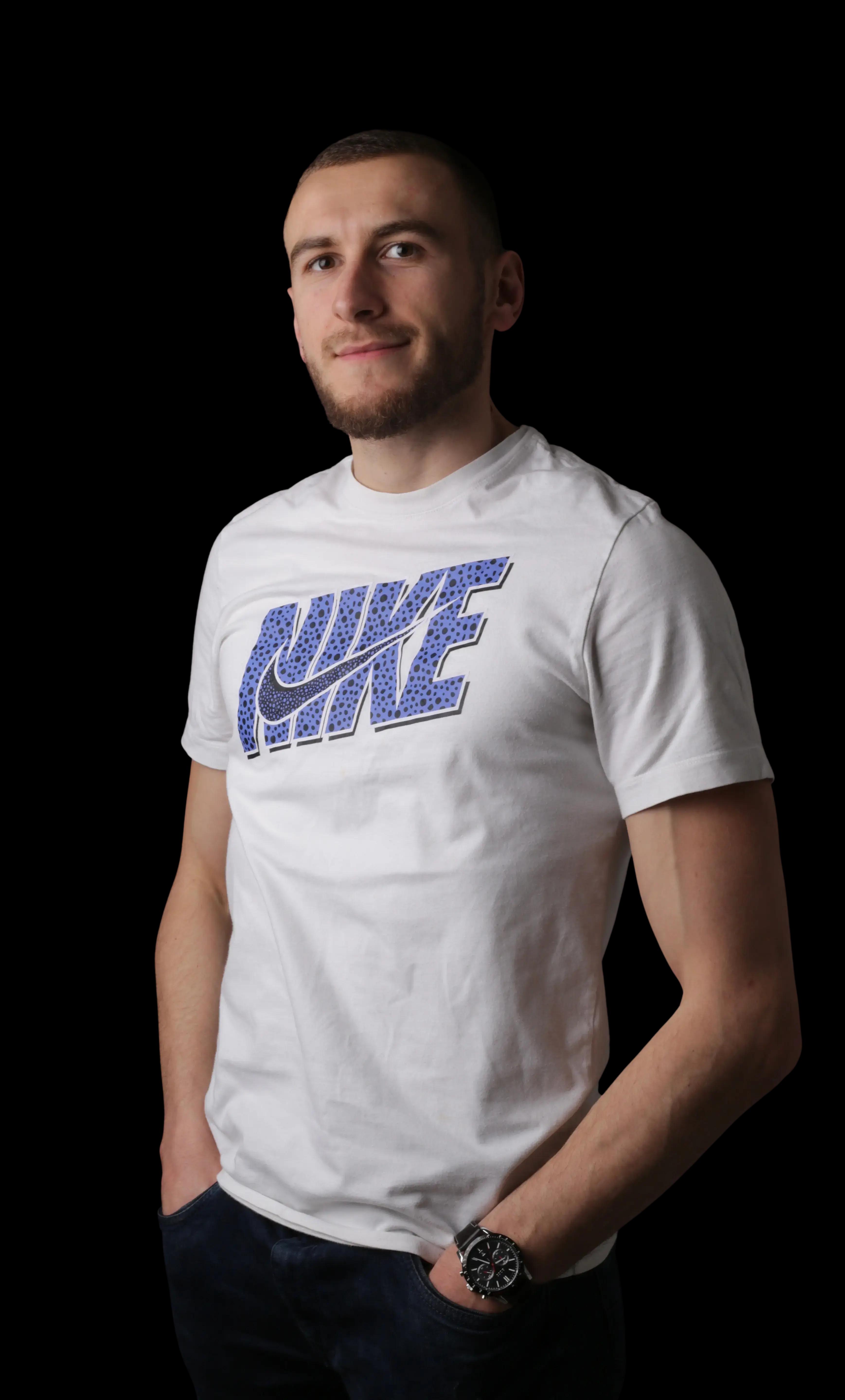 Hamza Rebronja - Hamza Rebronja standing with crossed arms and looking ahead.