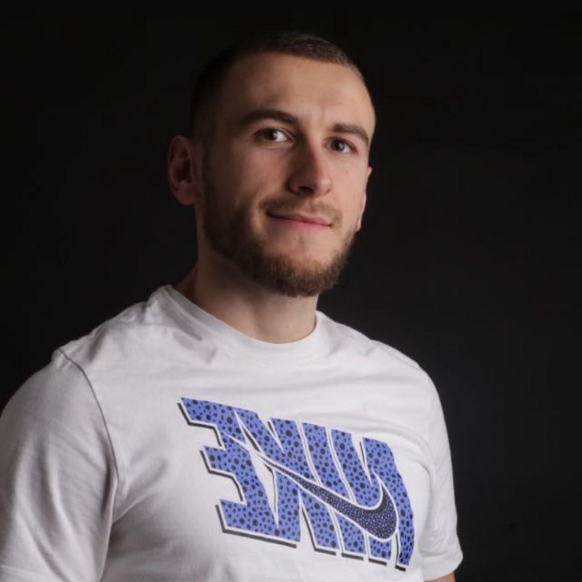 Hamza Rebronja - Portrait studio photo of Hamza Rebronja.